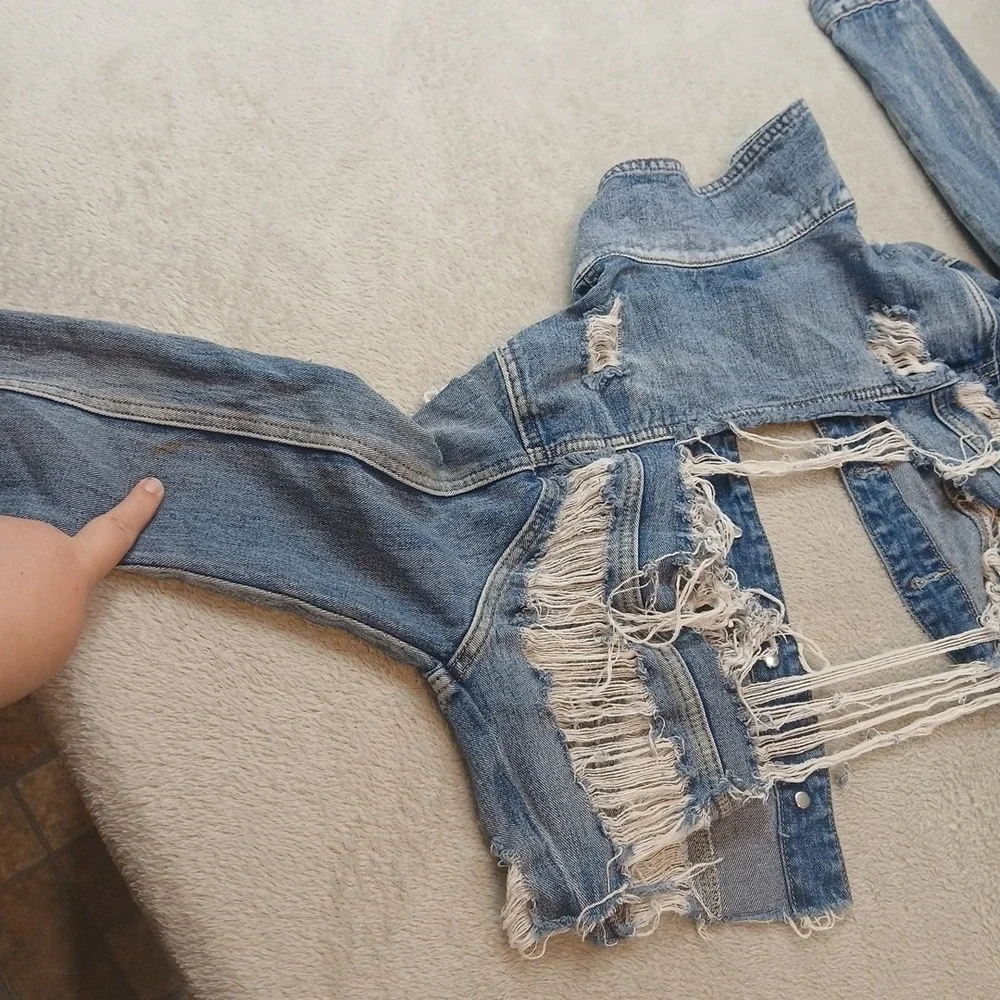 ChiQle Extreme Ripped Cropped  Denim Jacket Women's Size Large Preppy Concert.